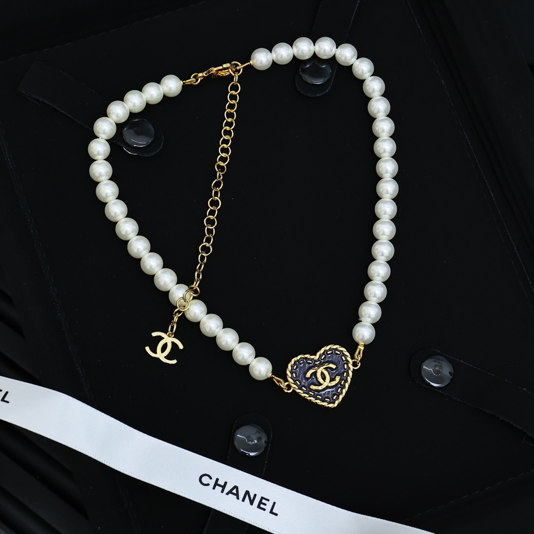  Chanel复古宫廷风牛仔爱心珍珠项链
牛仔珐琅系列太美了啊啊啊🥳🥳🥳
高级又气质❤️‍🔥❤️‍🔥上身