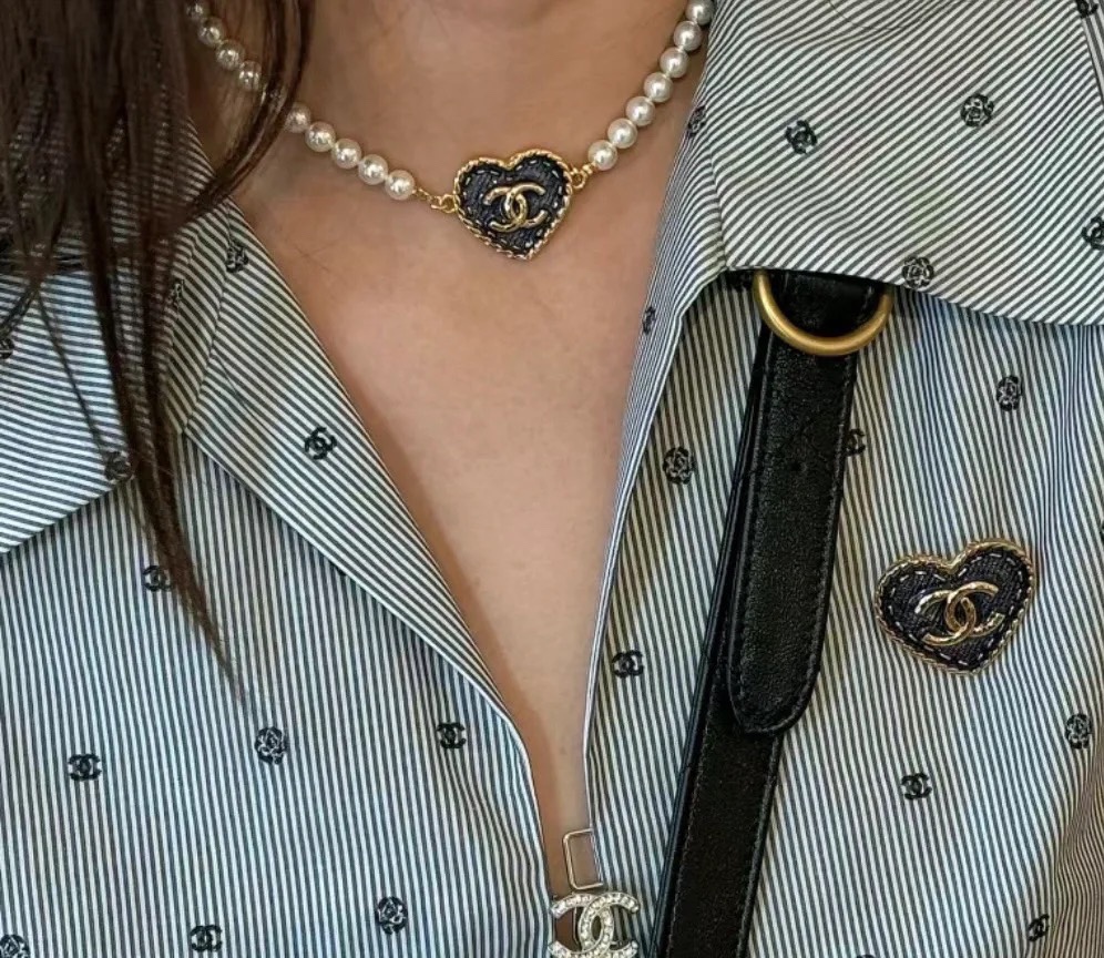  Chanel复古宫廷风牛仔爱心珍珠项链
牛仔珐琅系列太美了啊啊啊🥳🥳🥳
高级又气质❤️‍🔥❤️‍🔥上身