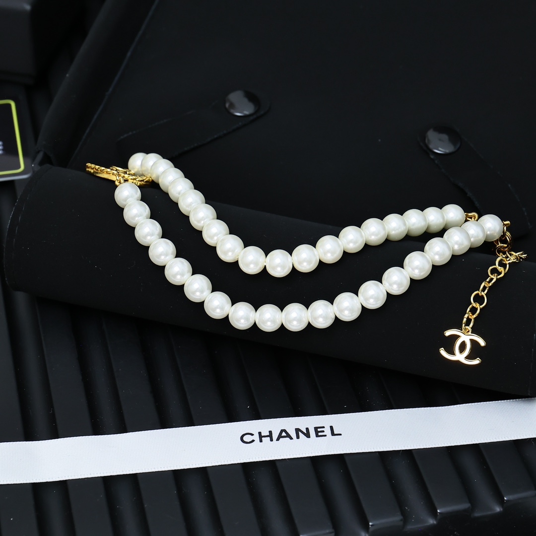  Chanel复古宫廷风牛仔爱心珍珠项链
牛仔珐琅系列太美了啊啊啊🥳🥳🥳
高级又气质❤️‍🔥❤️‍🔥上身