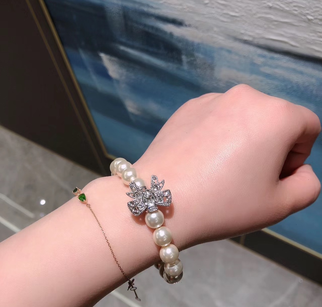 Miumiu Butterfly Pearl Bracelet: Sweet, Stylish, Romantic French Sweetheart - 图片 2