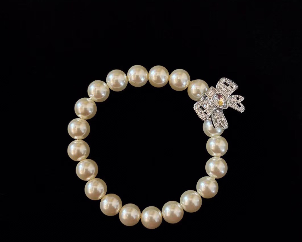 Miumiu Butterfly Pearl Bracelet: Sweet, Stylish, Romantic French Sweetheart - 图片 9