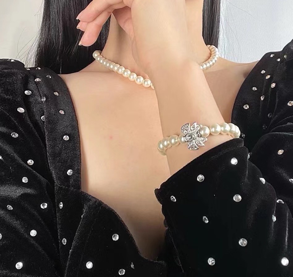 Miumiu Butterfly Pearl Bracelet: Sweet, Stylish, Romantic French Sweetheart - 图片 7