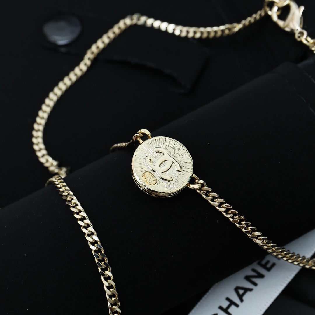 Chanel 糖果色纽扣项链