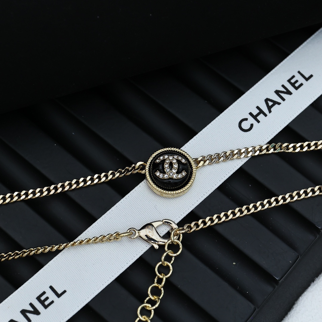 Chanel 糖果色纽扣项链