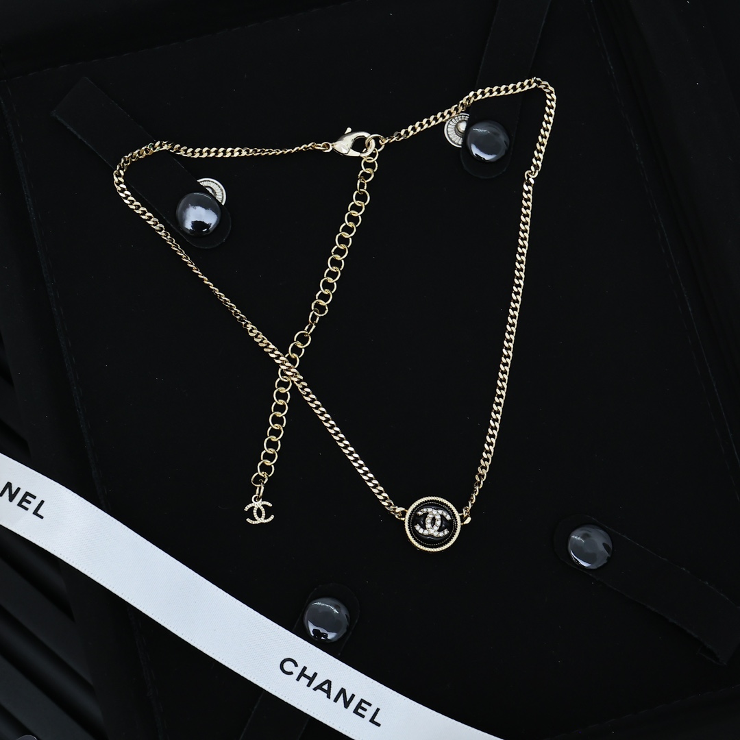 Chanel 糖果色纽扣项链