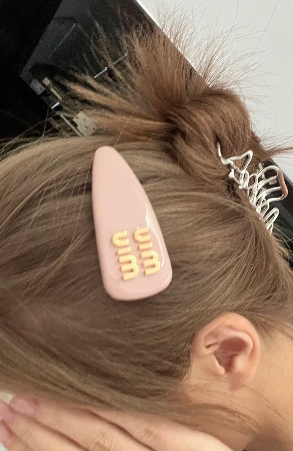 miumiu  糖果色面包发夹萌动的少女心被稳稳的拿捏了[可怜]谁能拒绝这款小可爱呢!一款绝美发夹，让你