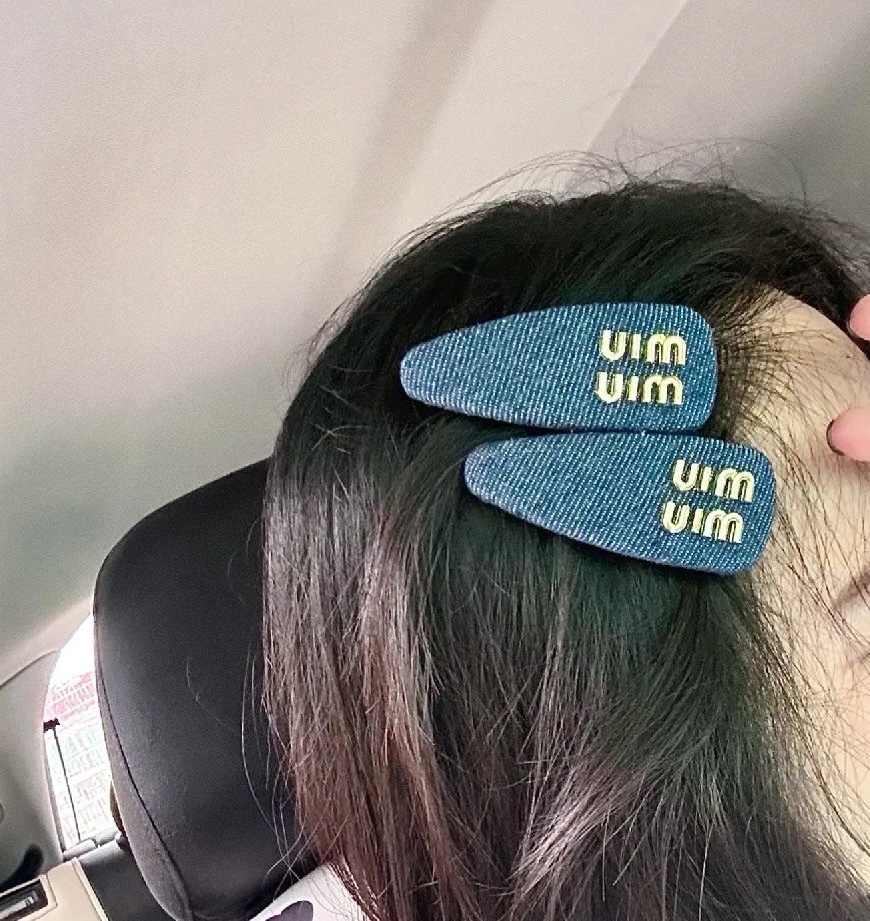 miumiu  糖果色面包发夹萌动的少女心被稳稳的拿捏了[可怜]谁能拒绝这款小可爱呢!一款绝美发夹，让你