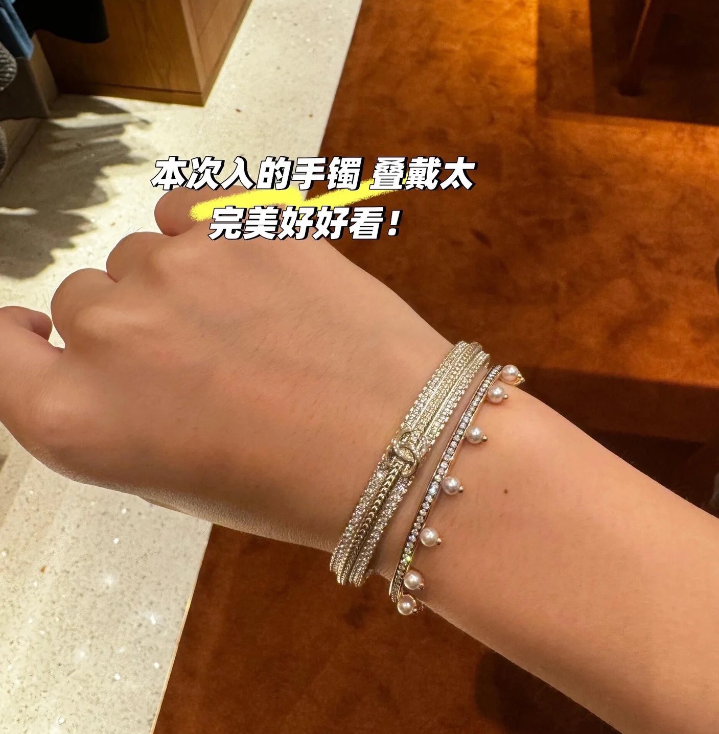 Chanel Embroidered Water Drilling Double-C Opening Bracelets: Exquisite Design with Handcrafted Details. - 图片 5
