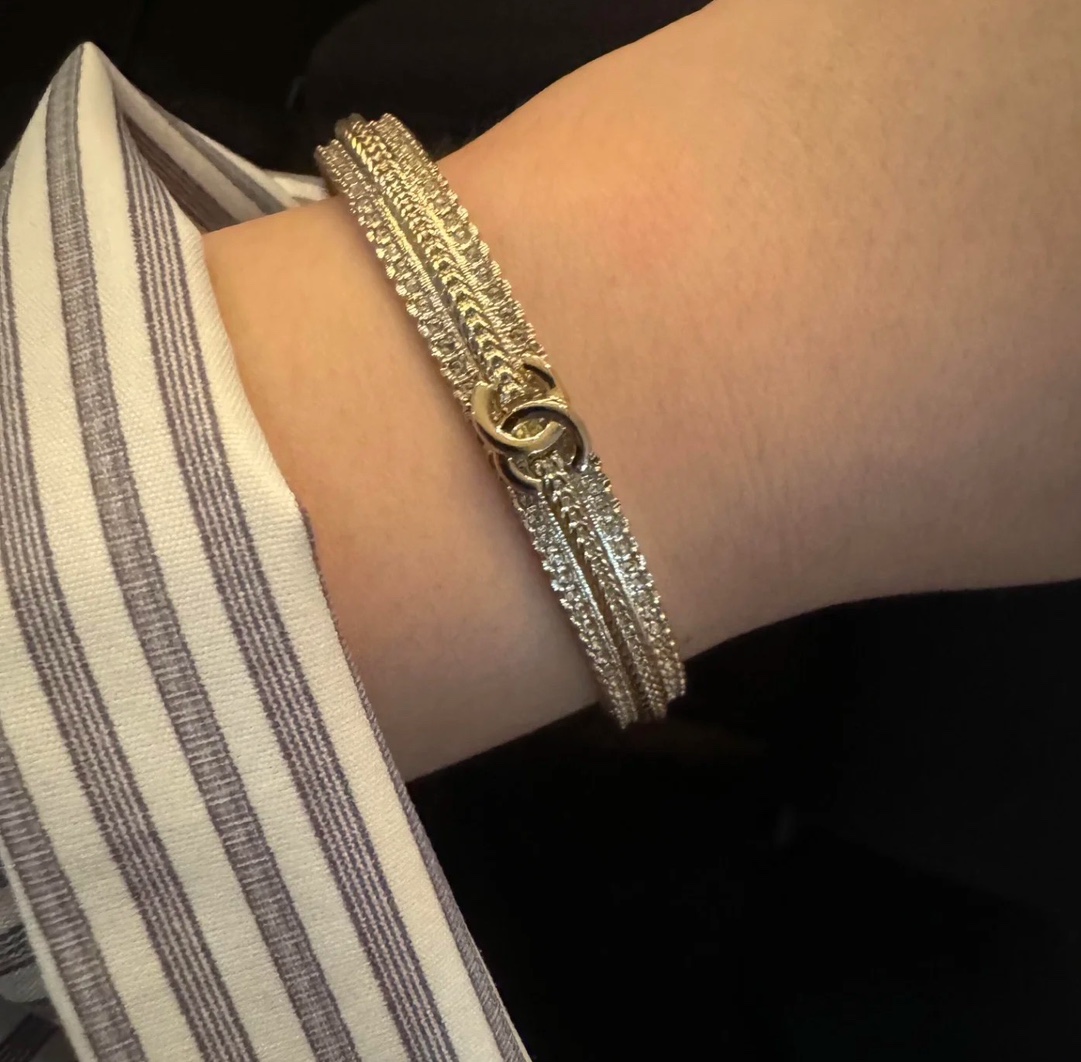 Chanel Double C Logo Bracelet with Golden Emboss and Schwartz Crystal - 图片 8