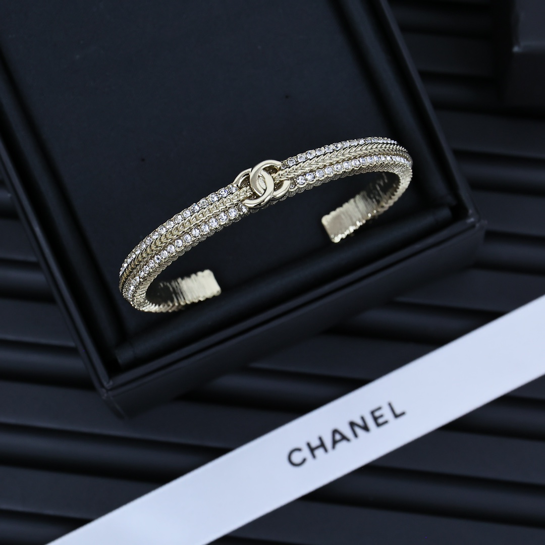 Chanel Double C Logo Bracelet with Golden Emboss and Schwartz Crystal - 图片 6