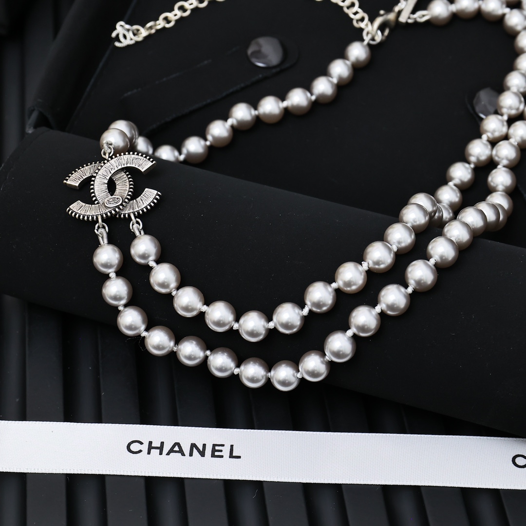 Chanel双层珍珠项链
小香项链美到冒泡泡绝美必冲款!
超级精致，金色简约高级!非常有vintage