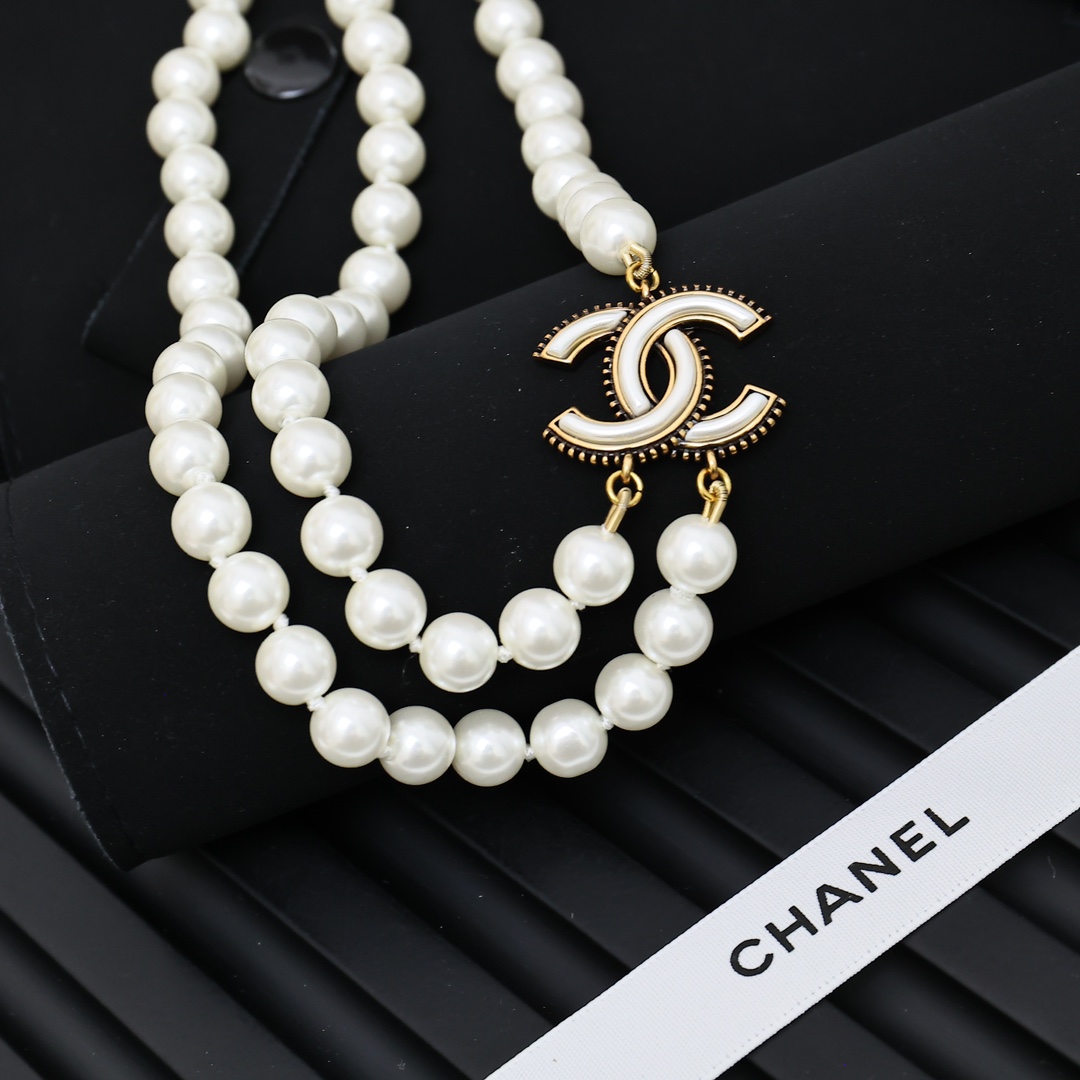  Chanel双层珍珠项链
小香项链美到冒泡泡绝美必冲款!
超级精致，金色简约高级!非常有vintage
