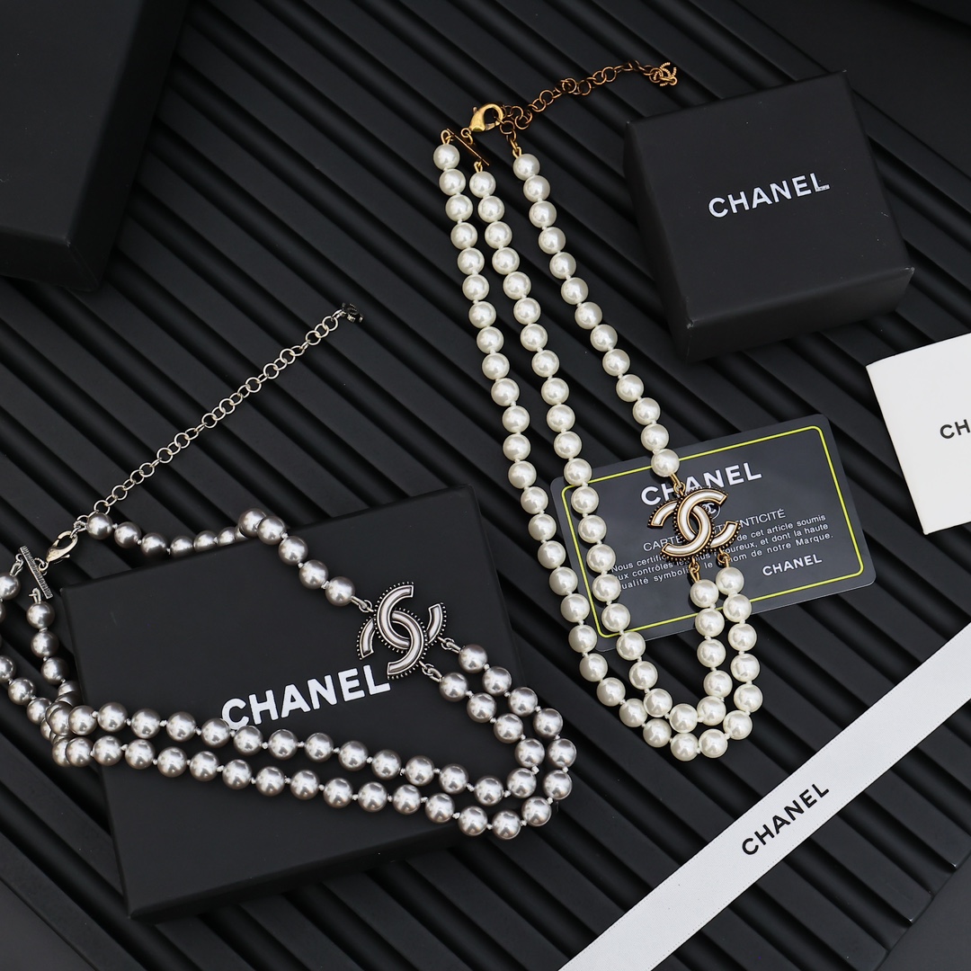  Chanel双层珍珠项链
小香项链美到冒泡泡绝美必冲款!
超级精致，金色简约高级!非常有vintage