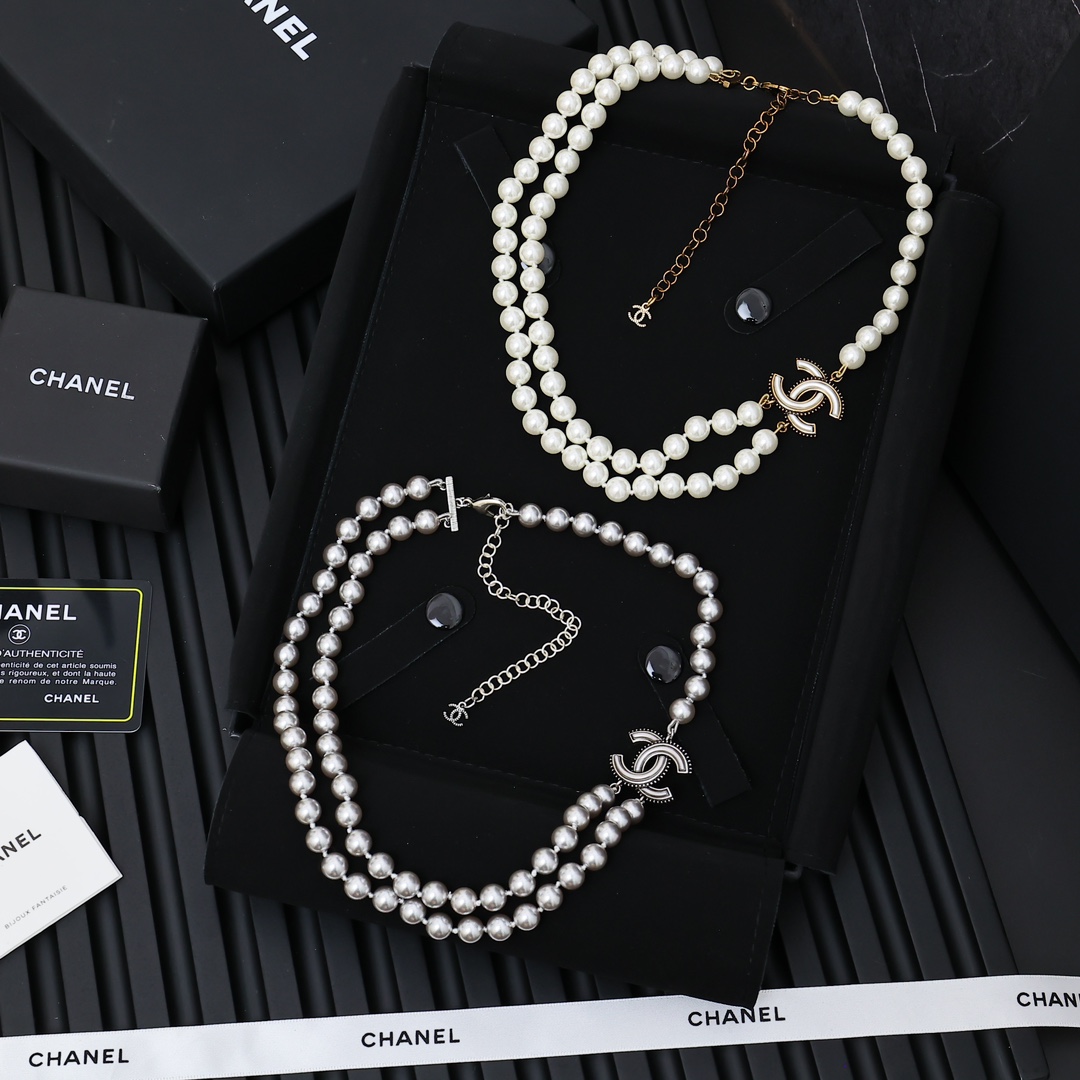  Chanel双层珍珠项链
小香项链美到冒泡泡绝美必冲款!
超级精致，金色简约高级!非常有vintage