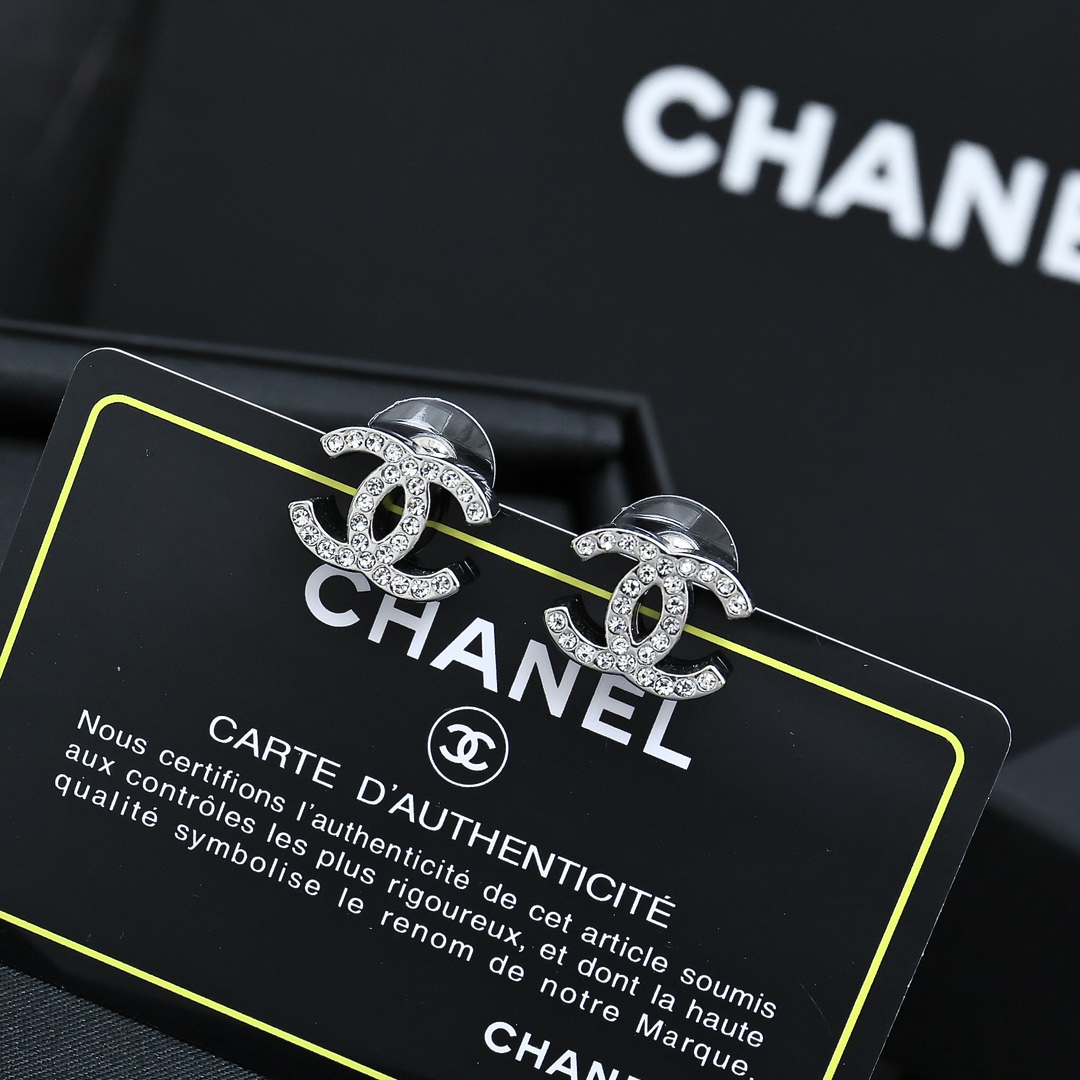 Chanel Replica
 Jewelry Earring Silver