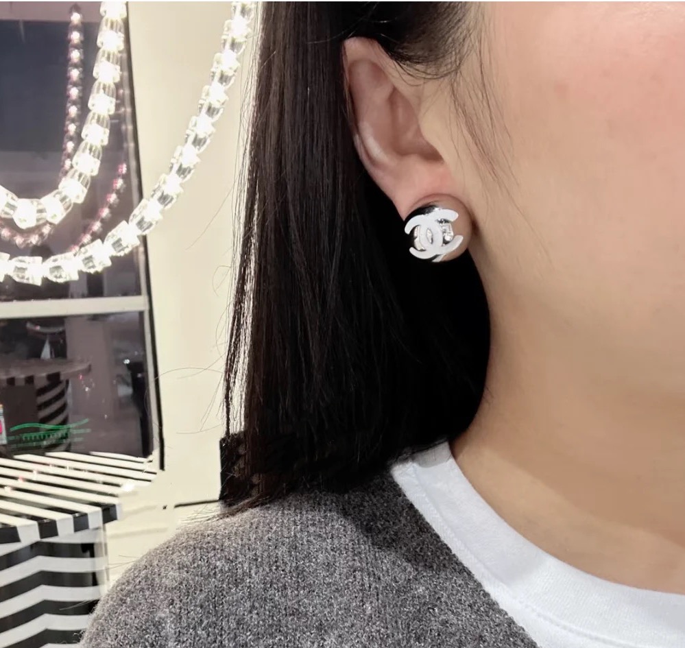 Chanel 断货之王，半球耳钉