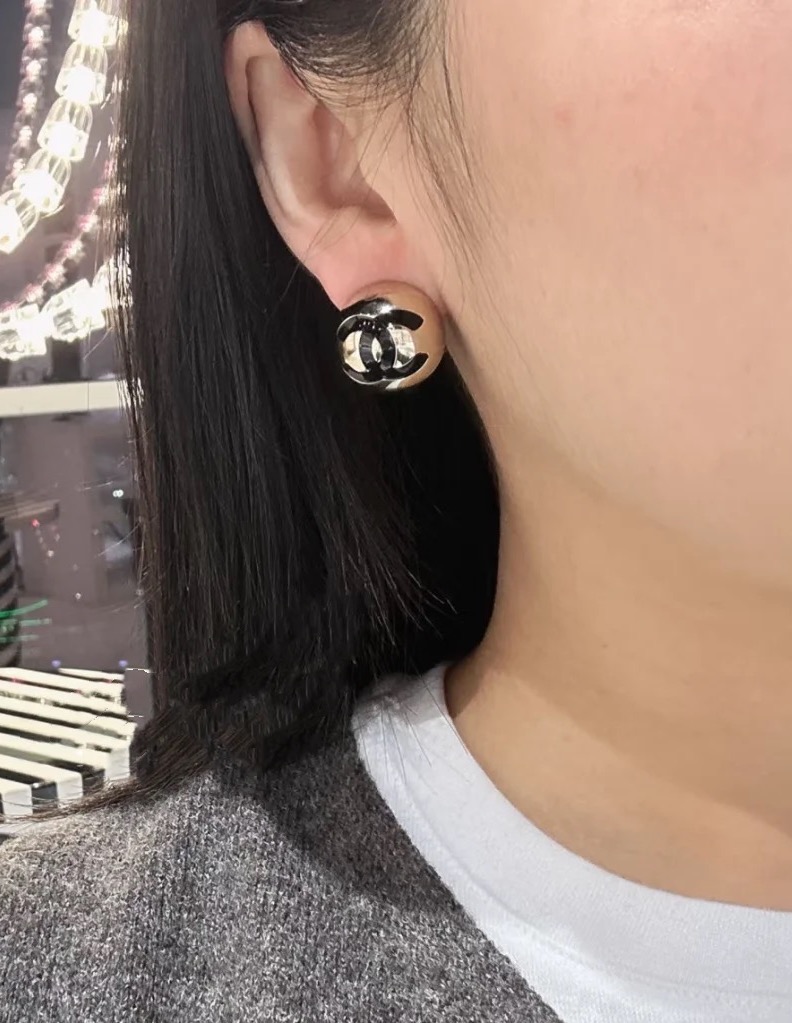 Chanel 断货之王，半球耳钉
