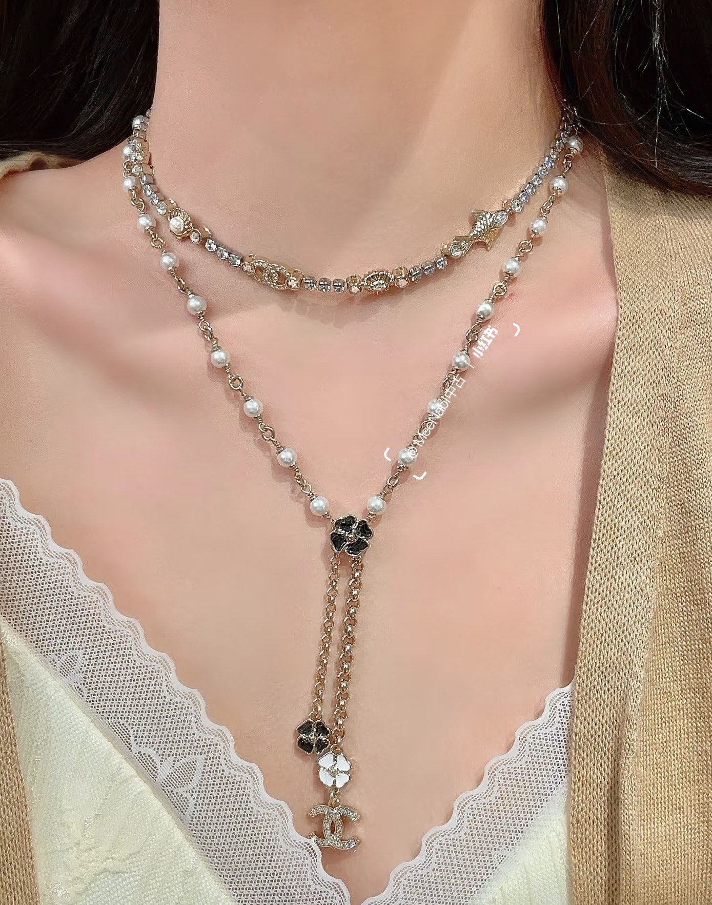  Chanel25。山茶花珐琅流苏项链
满满灵动感🤩🤩
甜美~佩戴率高
这一季很少女~活力俏皮!可日常可