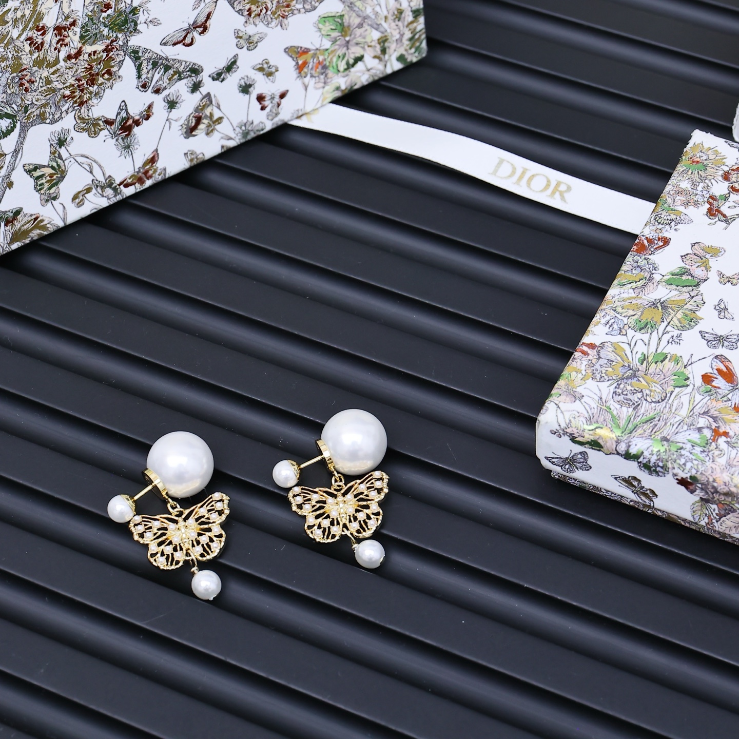 디올 귀걸이 135136 Dior Earrings 썸네일 이미지