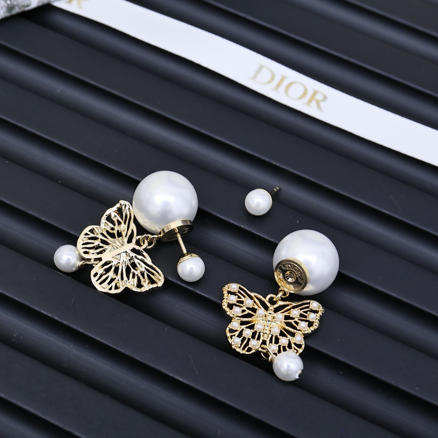 디올 귀걸이 135136 Dior Earrings 썸네일 이미지