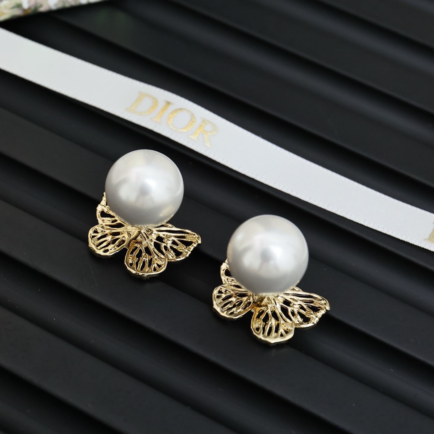 디올 귀걸이 135130 Dior Earrings 썸네일 이미지