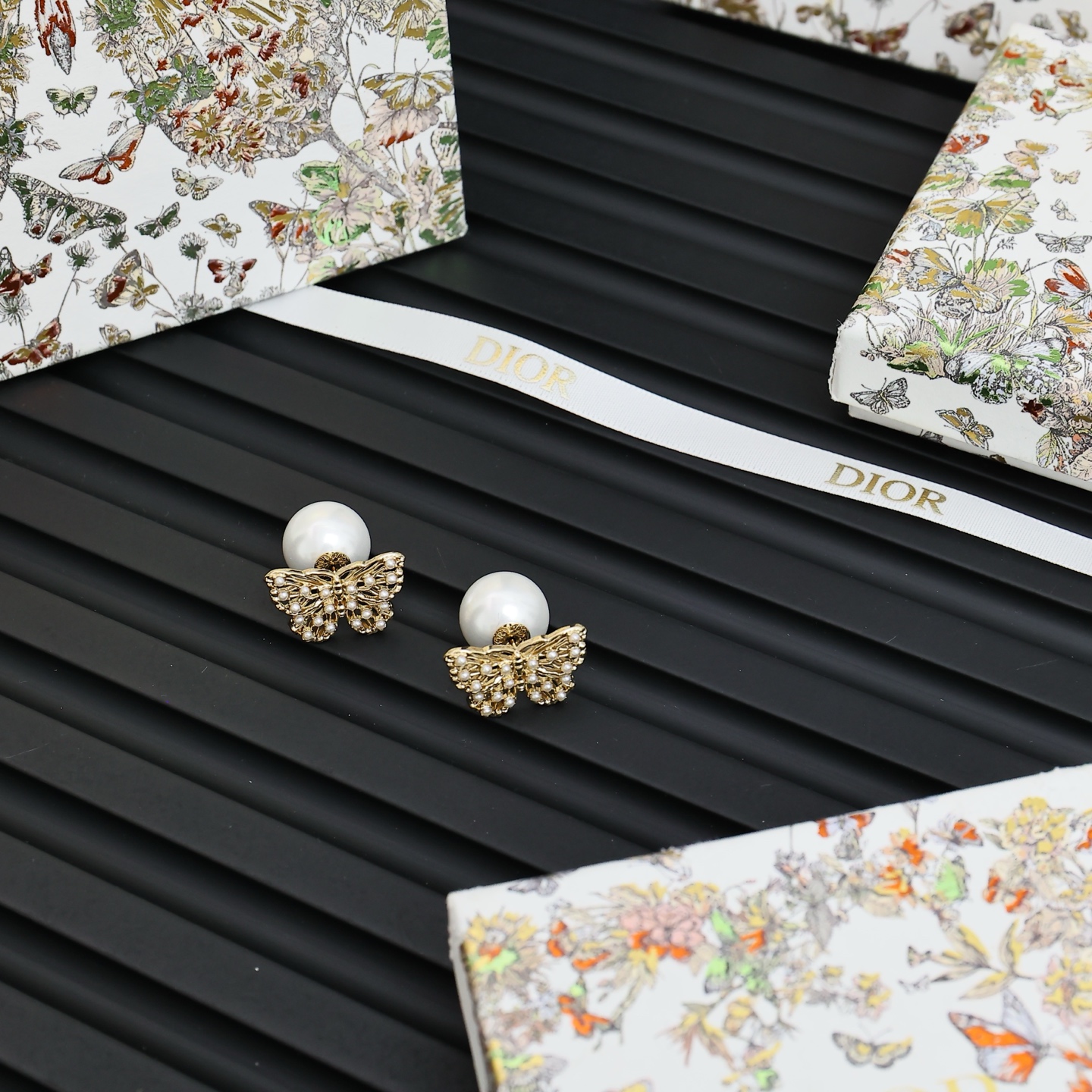 디올 귀걸이 135130 Dior Earrings 썸네일 이미지