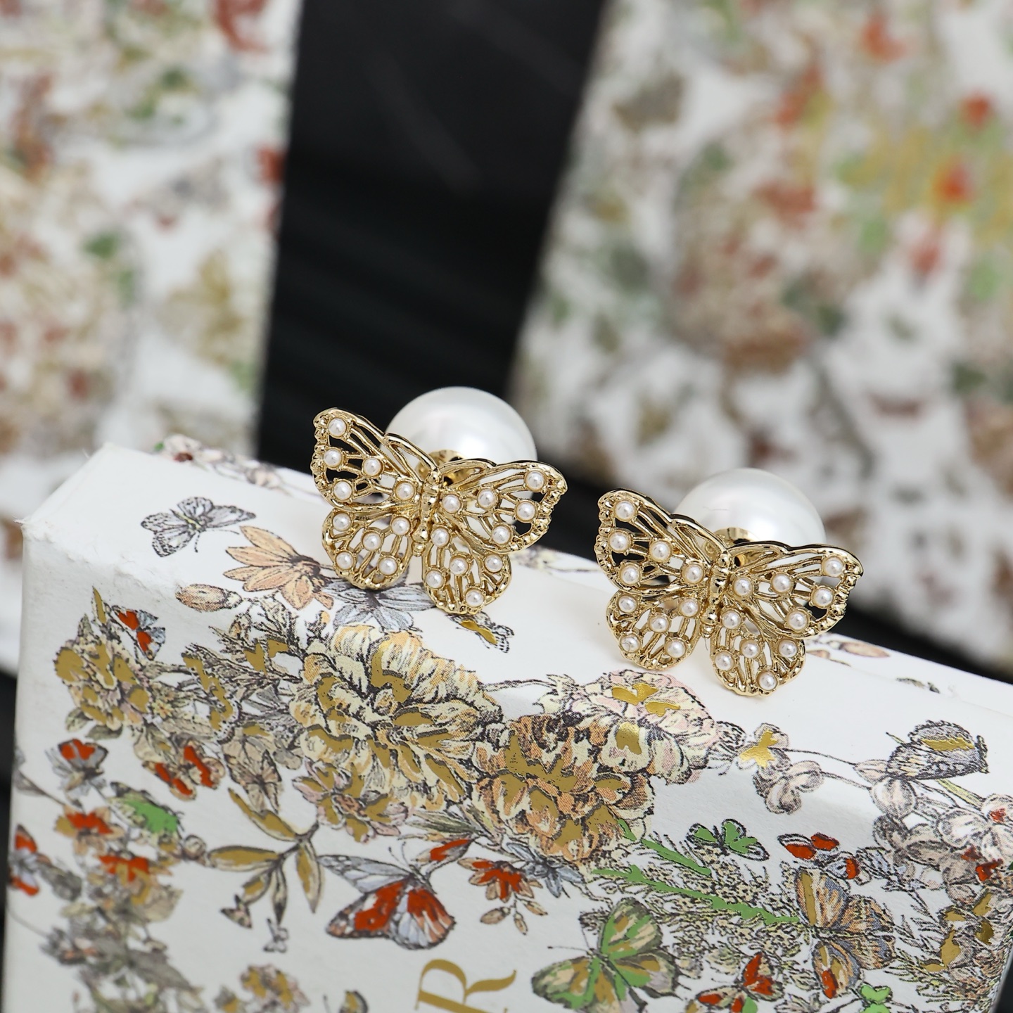 디올 귀걸이 135130 Dior Earrings 썸네일 이미지