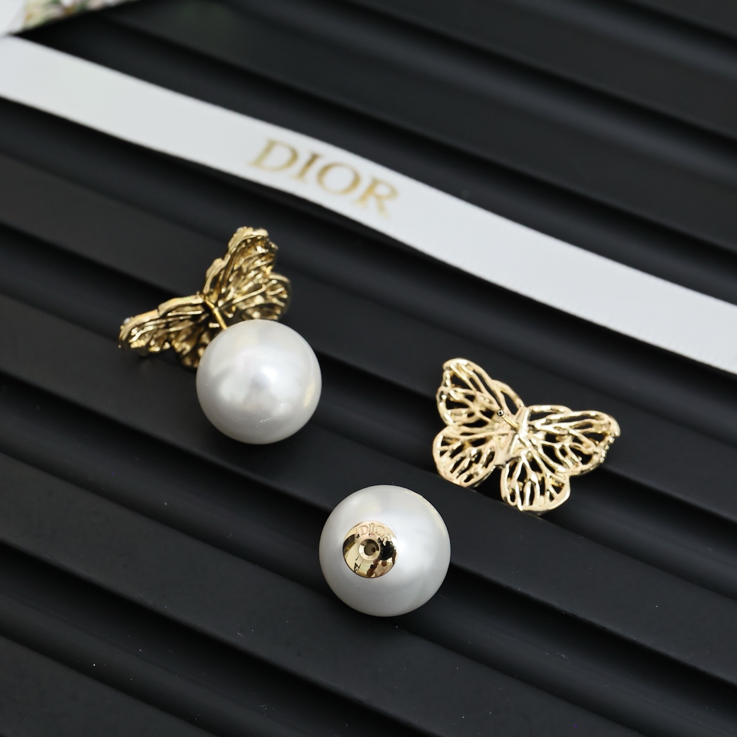 디올 귀걸이 135130 Dior Earrings 썸네일 이미지