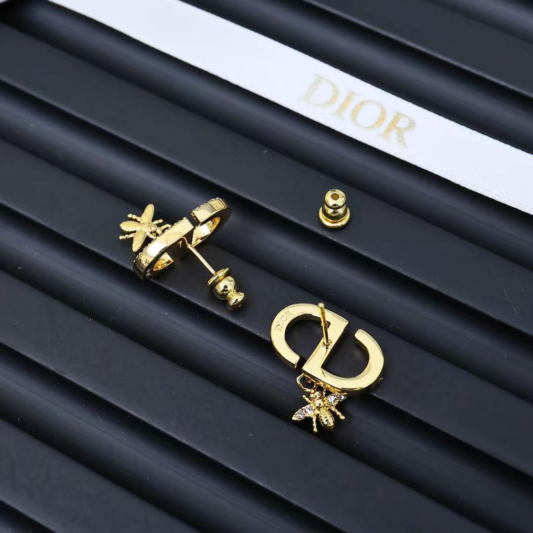Stylish Dior Gold Earrings with CD Letters and Bee Design - 图片 4