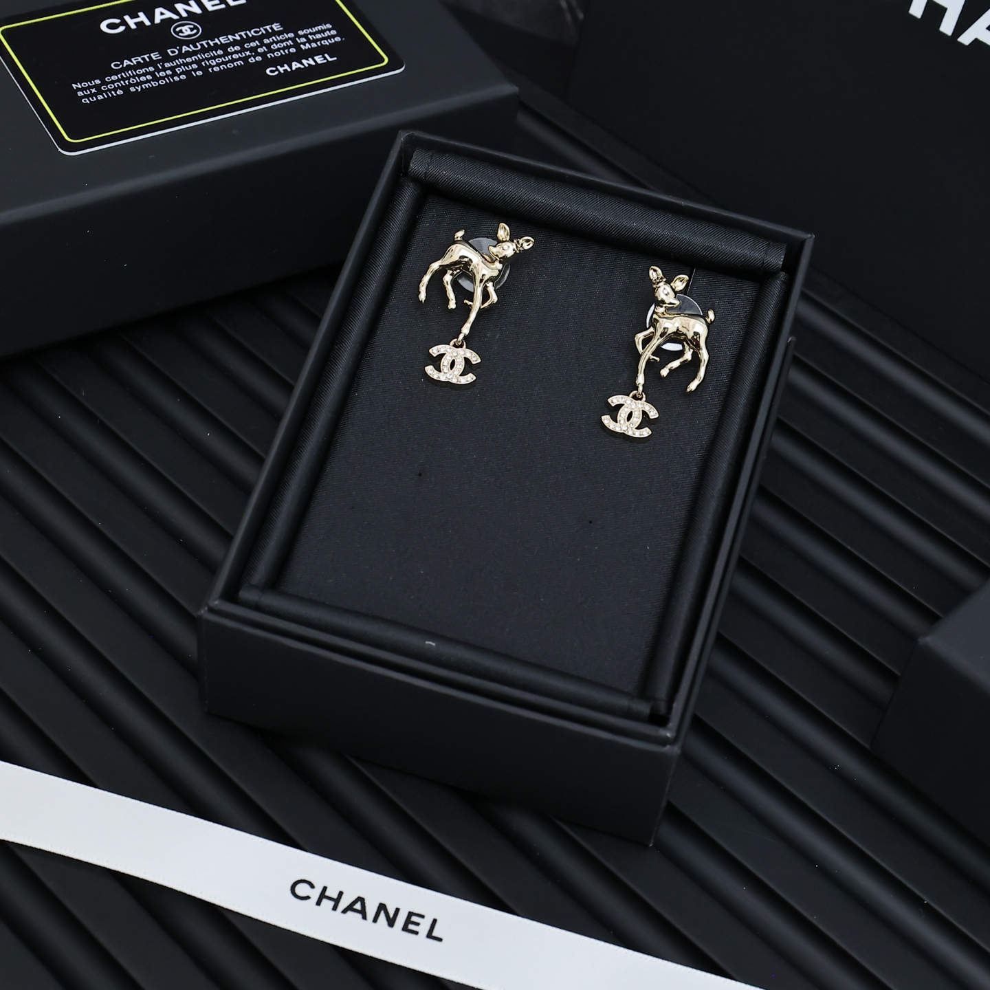  Chanel小鹿双c耳环
小鹿斑比，仙仙的，少女感满满
云深只见🦌，看见小鹿，遇到福禄😊😊
08004