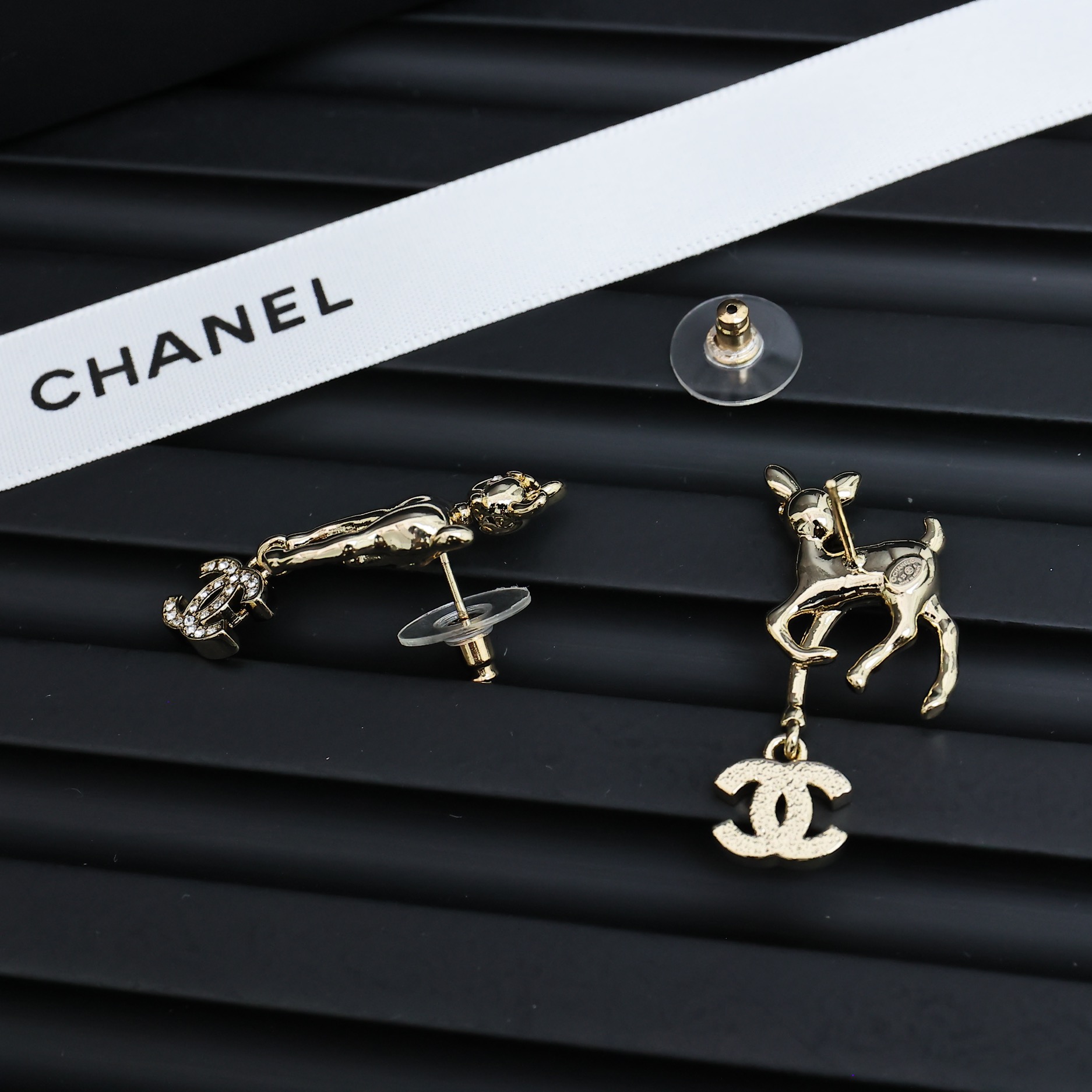  Chanel小鹿双c耳环
小鹿斑比，仙仙的，少女感满满
云深只见🦌，看见小鹿，遇到福禄😊😊
08004