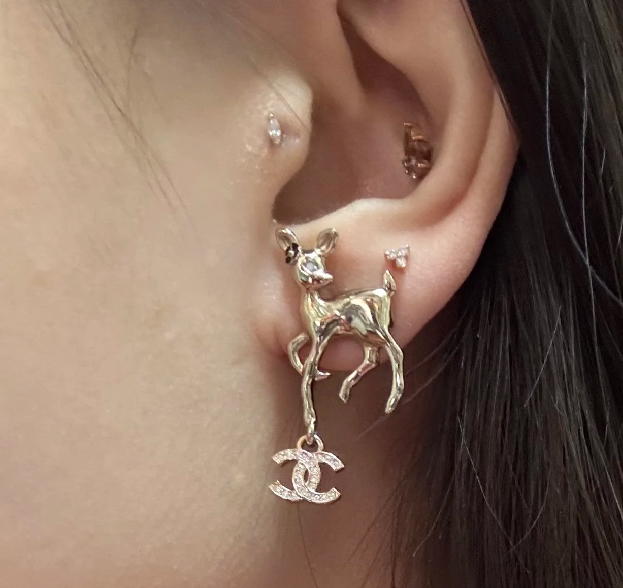  Chanel小鹿双c耳环
小鹿斑比，仙仙的，少女感满满
云深只见🦌，看见小鹿，遇到福禄😊😊
08004