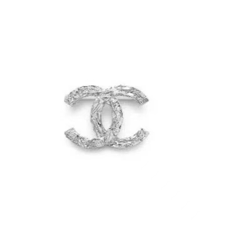 Chanel 25s麦穗拉丝银双c胸针极简风设计 耐看百搭	任何类型的服饰发型都可以搭巨巨巨...巨好搭