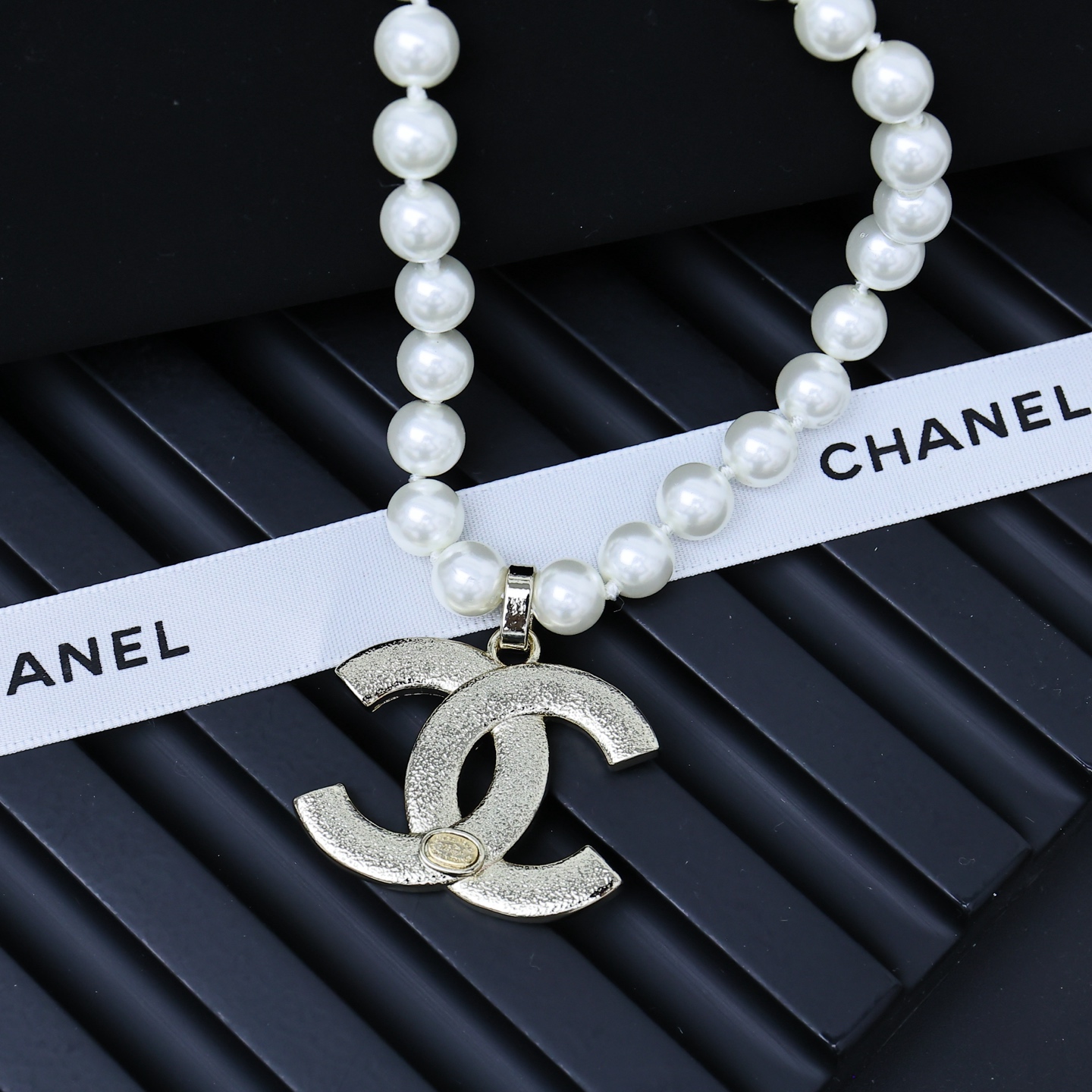  Chanel25。爆款浅金色星星+爱心大双C字母
珍珠项链110055