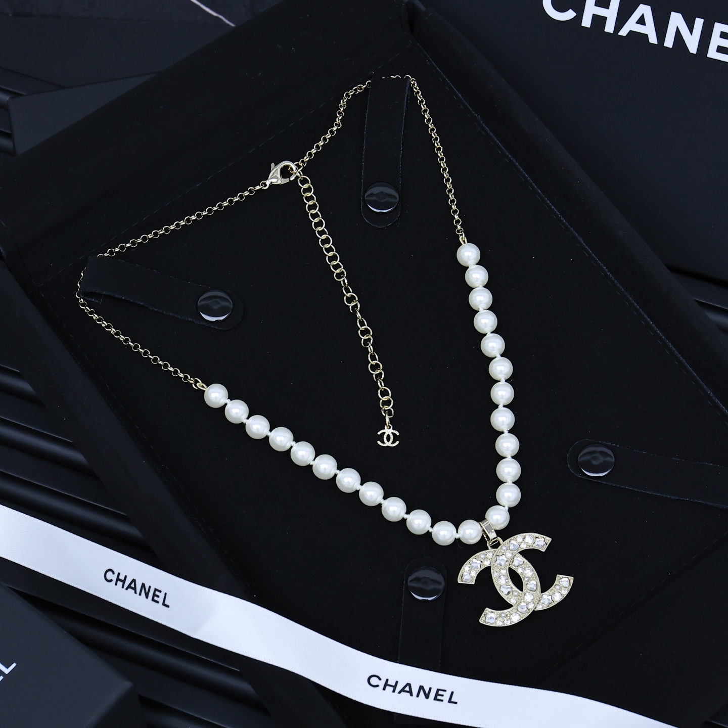  Chanel25。爆款浅金色星星+爱心大双C字母
珍珠项链110055