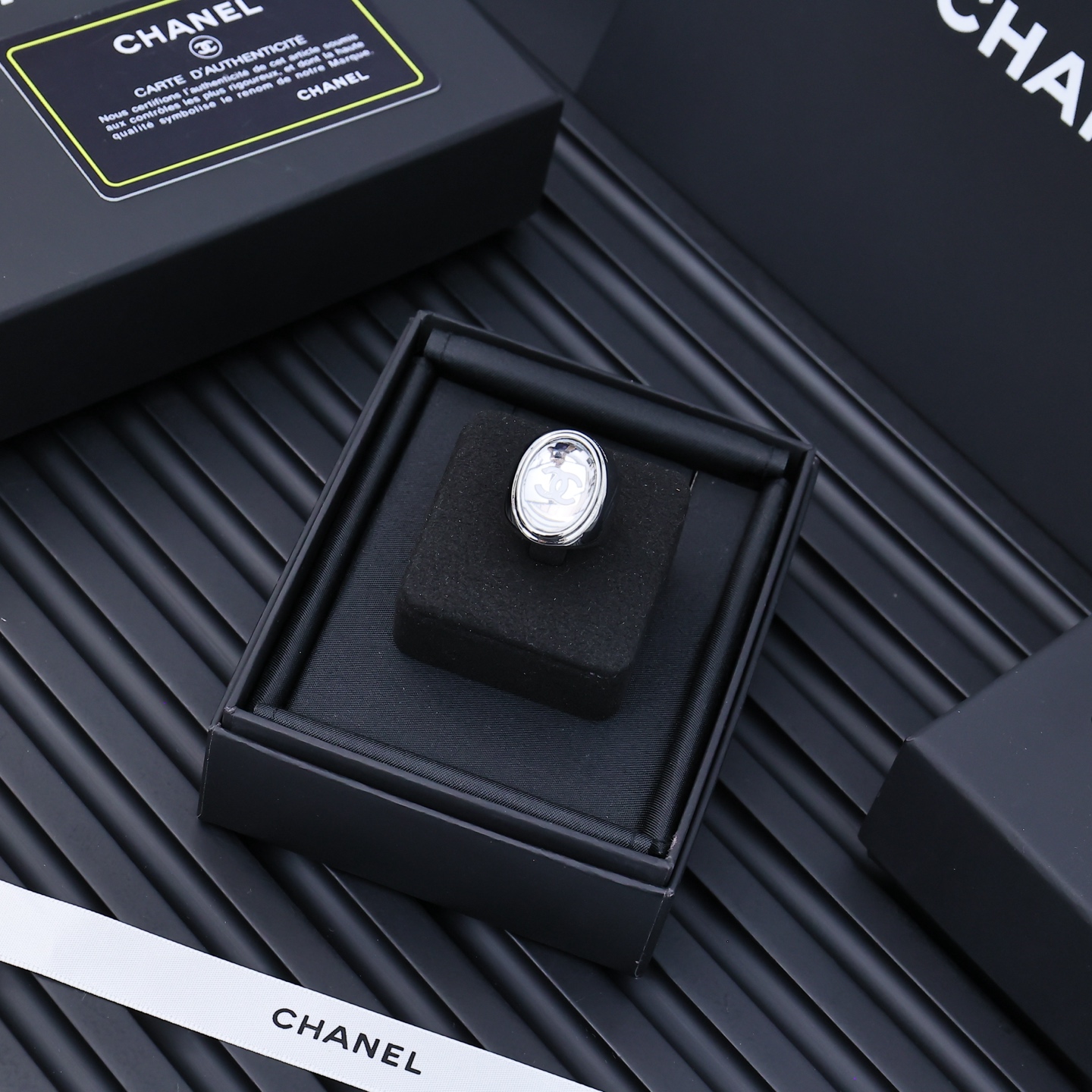 Chanel25s |银色镜面椭圆戒指椭圆系列耳钉+项链哇!这个系列太好看了~亮亮的 水灵灵的 和夏天的