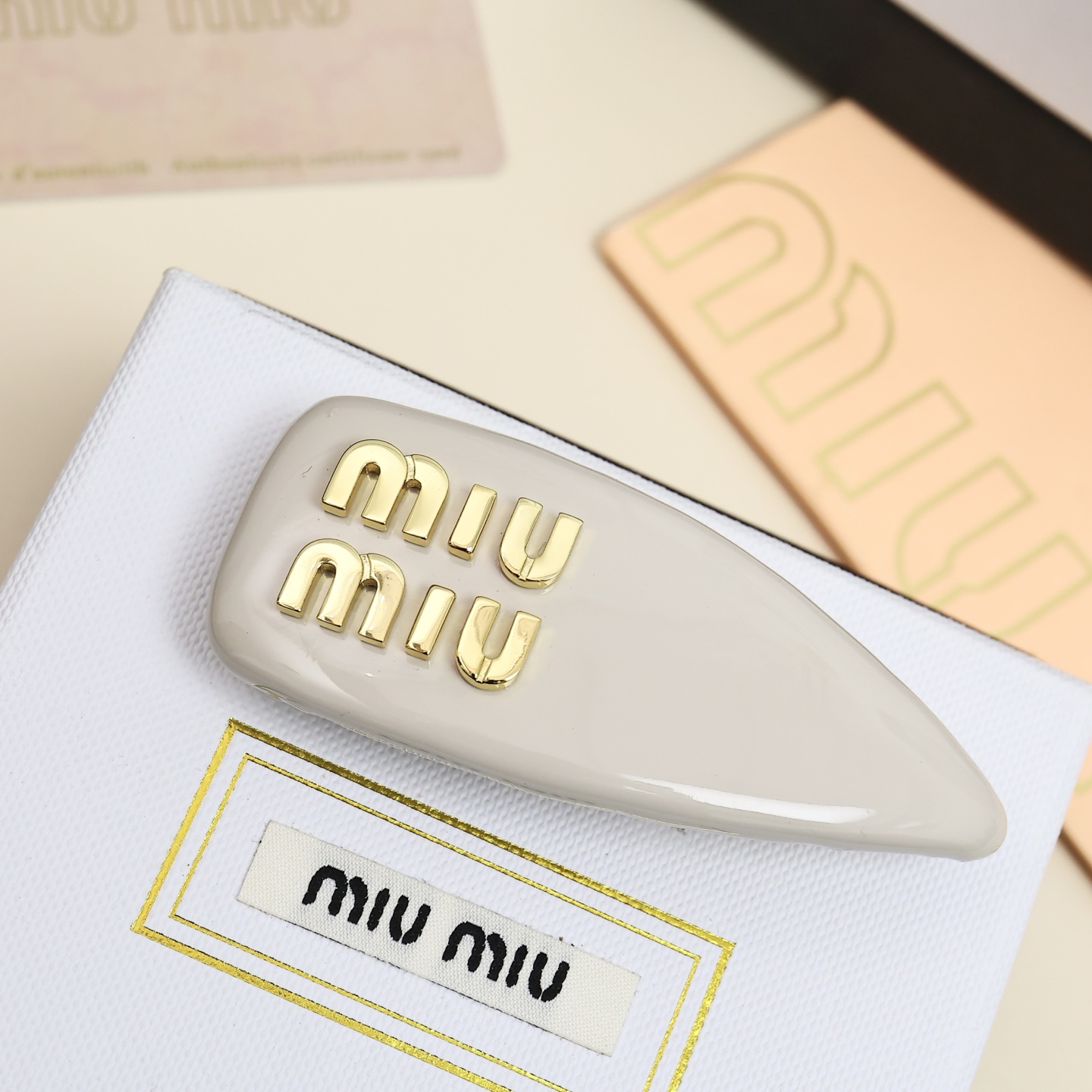 Miu Miu miumiu。糖果色面包发夹