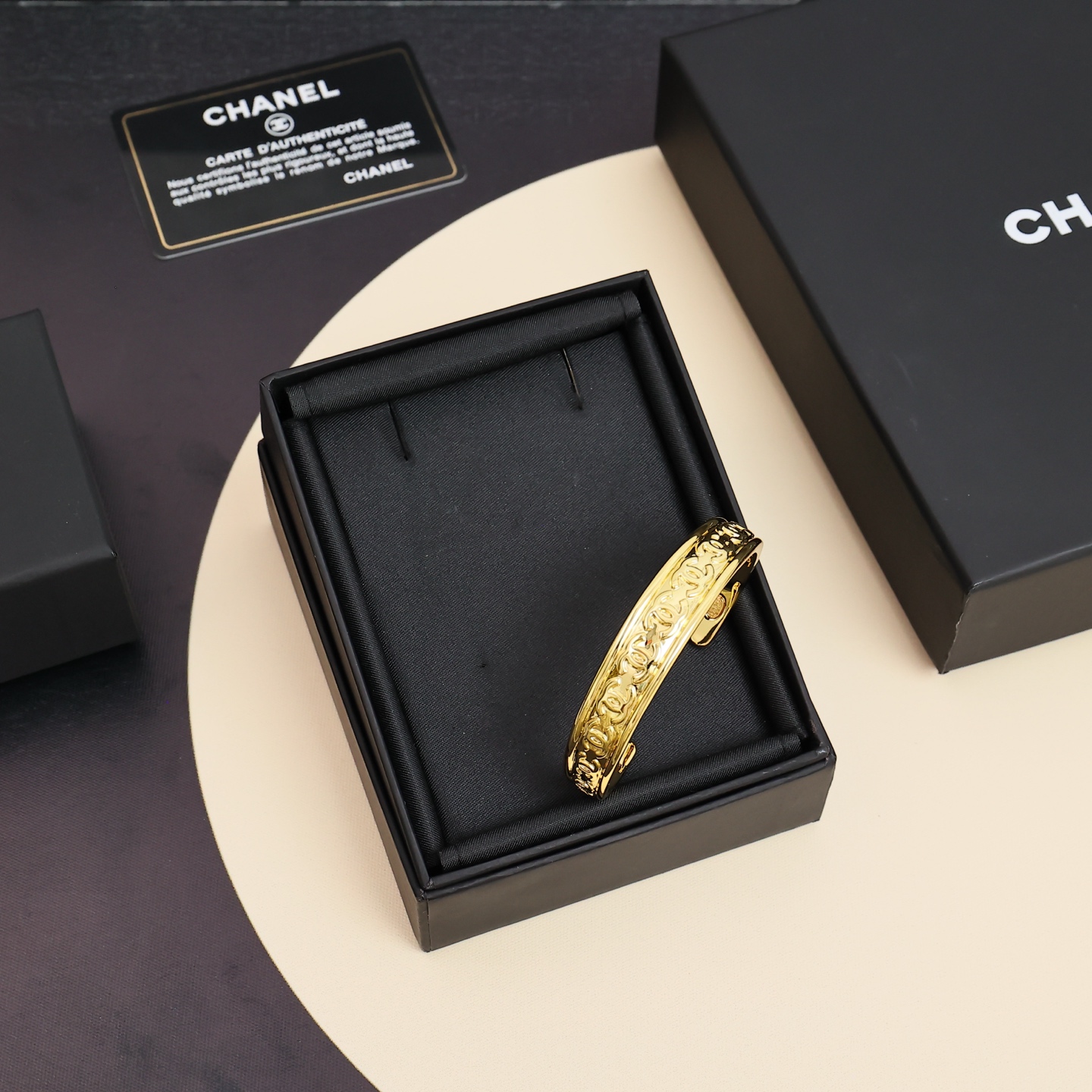 Chanel Double-C Bracelet: Timeless Elegance and Strength in Qianqin - 图片 5