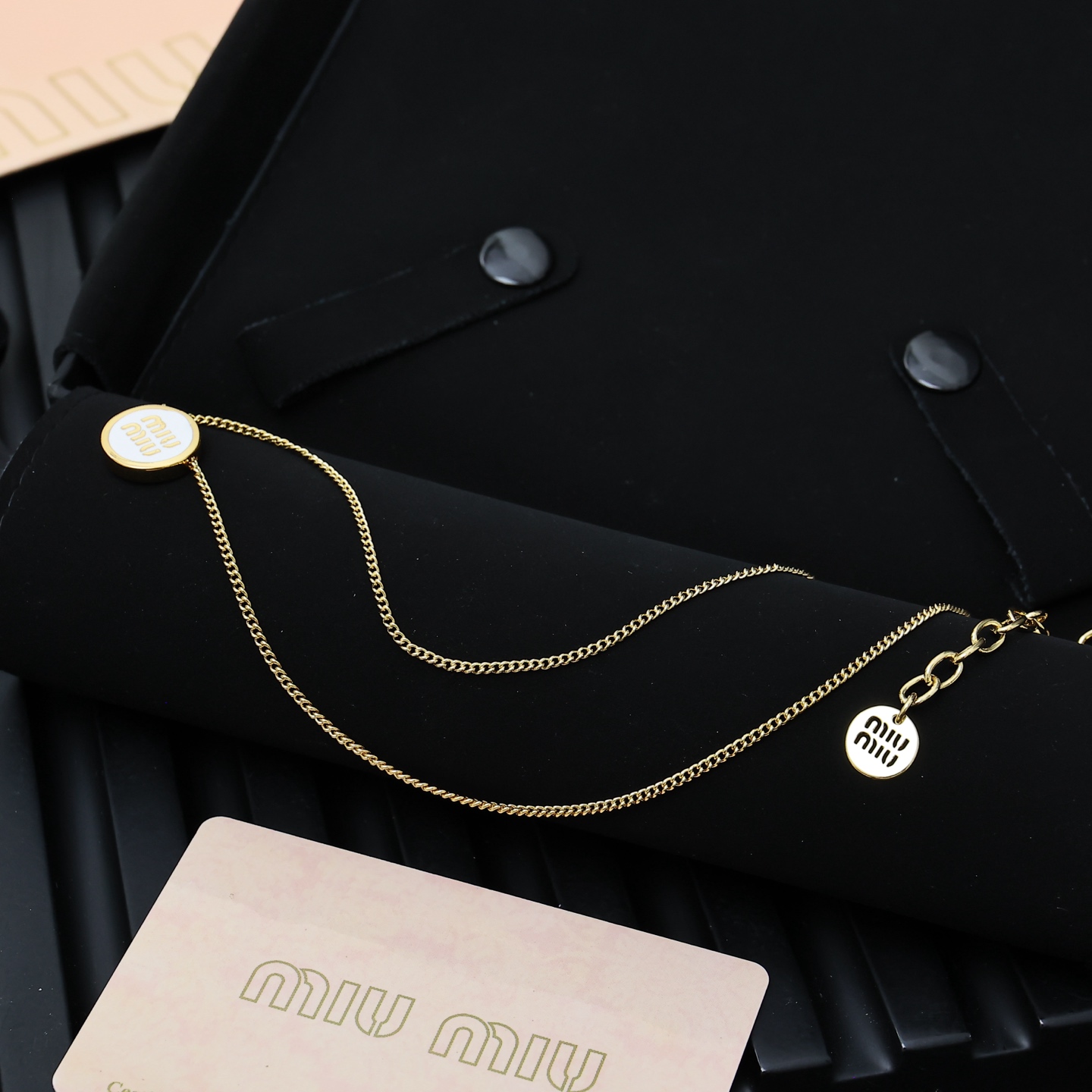 Miu Miu Candy Button Necklace: Super-Simplistic Logo Design with Beauty in Detail - 图片 2