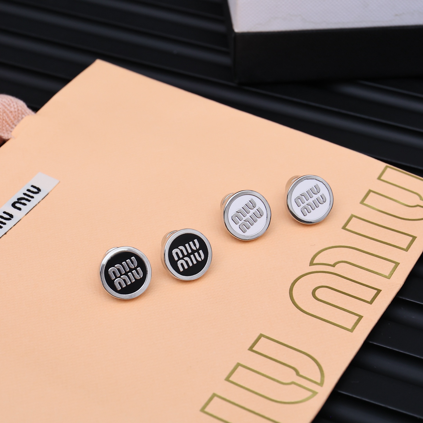 미우미우 귀걸이 60985 Miu Miu Earrings