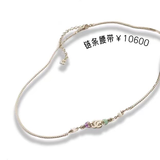  Chanel25A新款彩色水晶双C腰链
从路人到女神就差这条彩色水晶双C项链!
感觉至上，美出圈的彩色