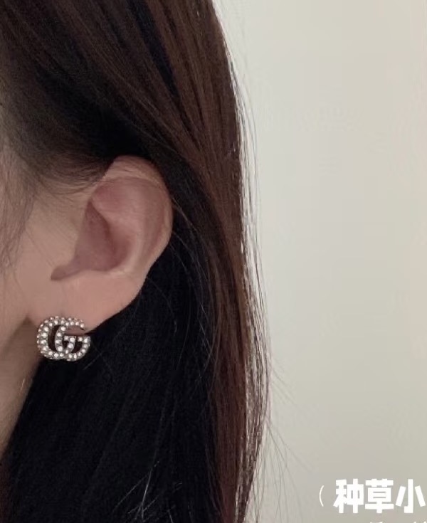 Gucci 经典满钻字母耳钉 復古金属デザイン