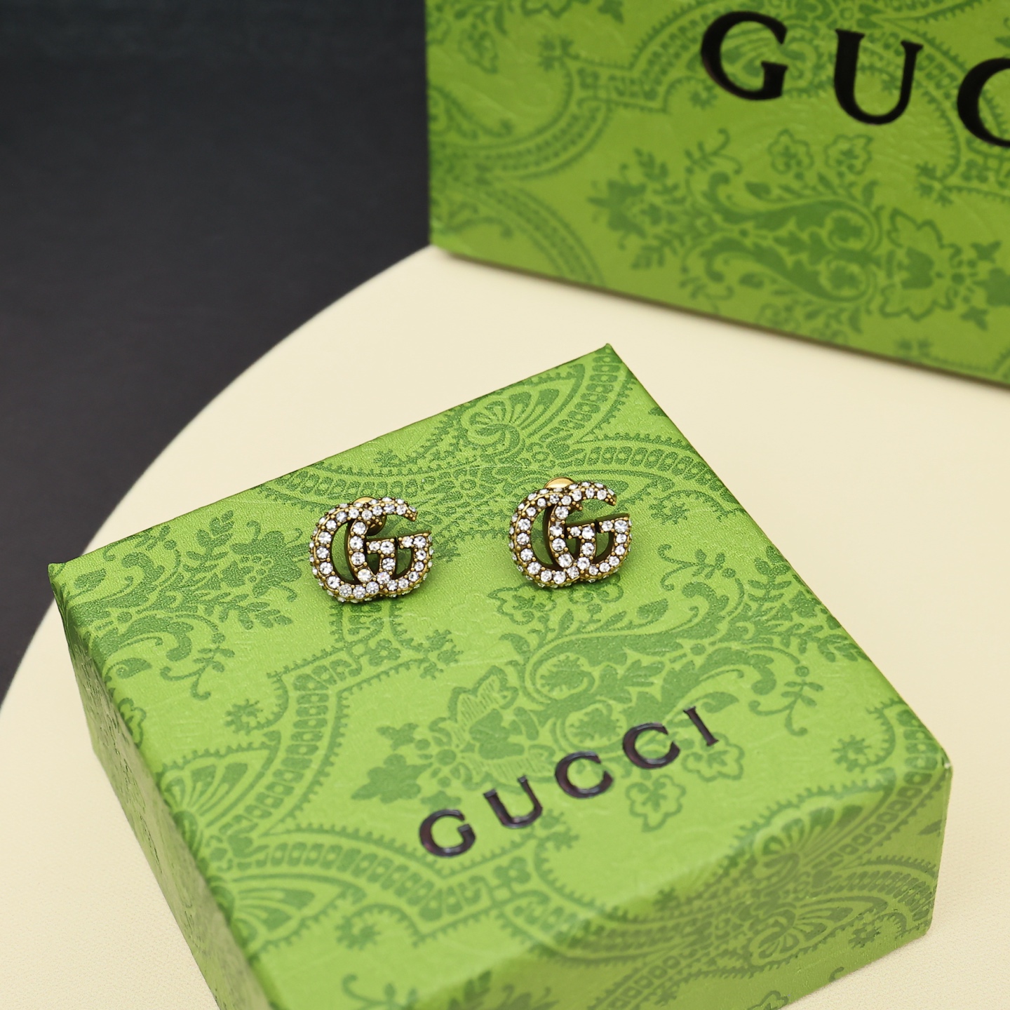 Gucci 经典满钻字母耳钉 復古金属デザイン