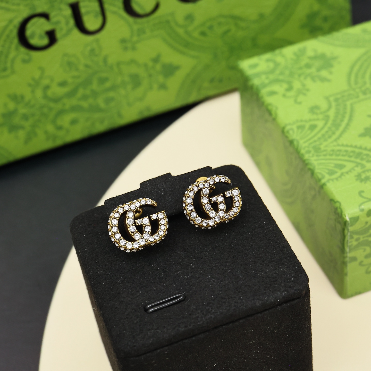 Gucci 经典满钻字母耳钉 復古金属デザイン