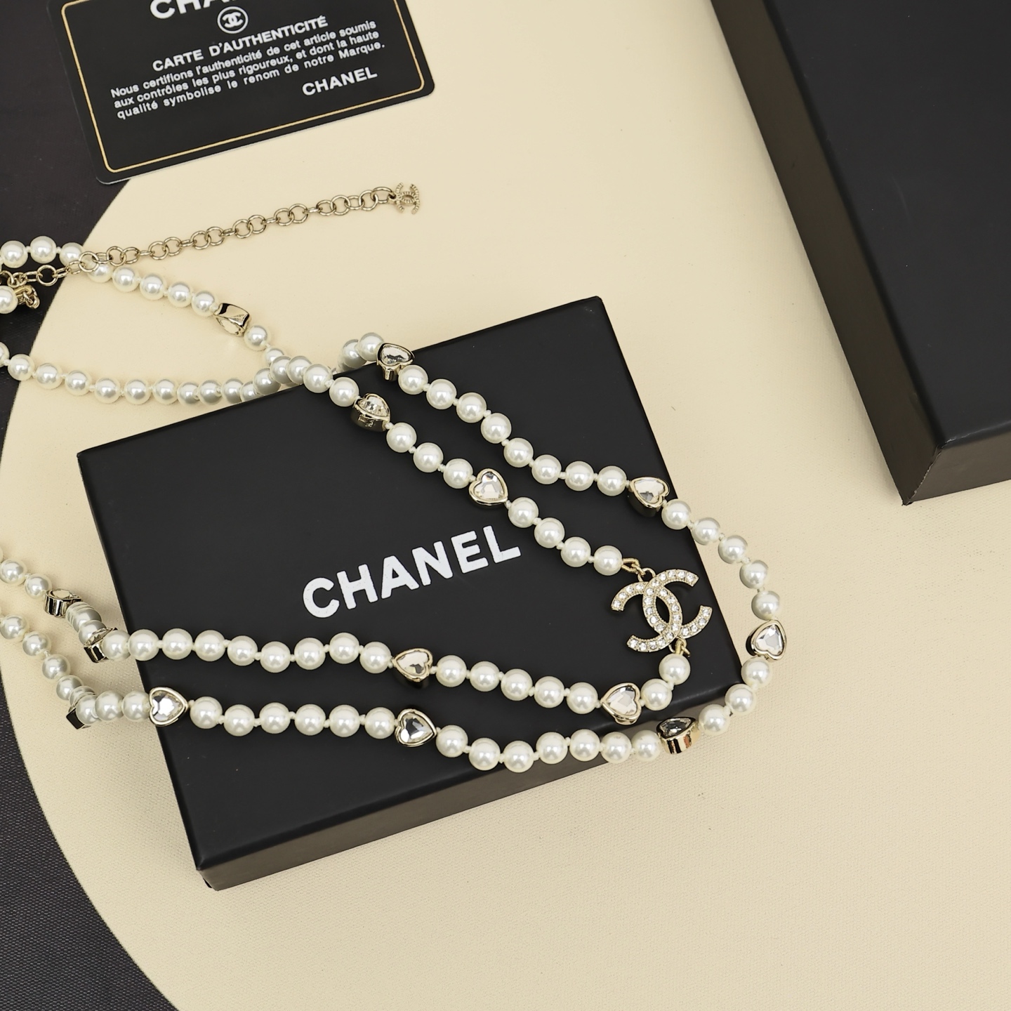 Chanel25b超闪爱心珍珠毛衣链爱心➕水钻，简约百搭，可单戴，可绕两圈日常配饰小心机，氛围感直接拉满