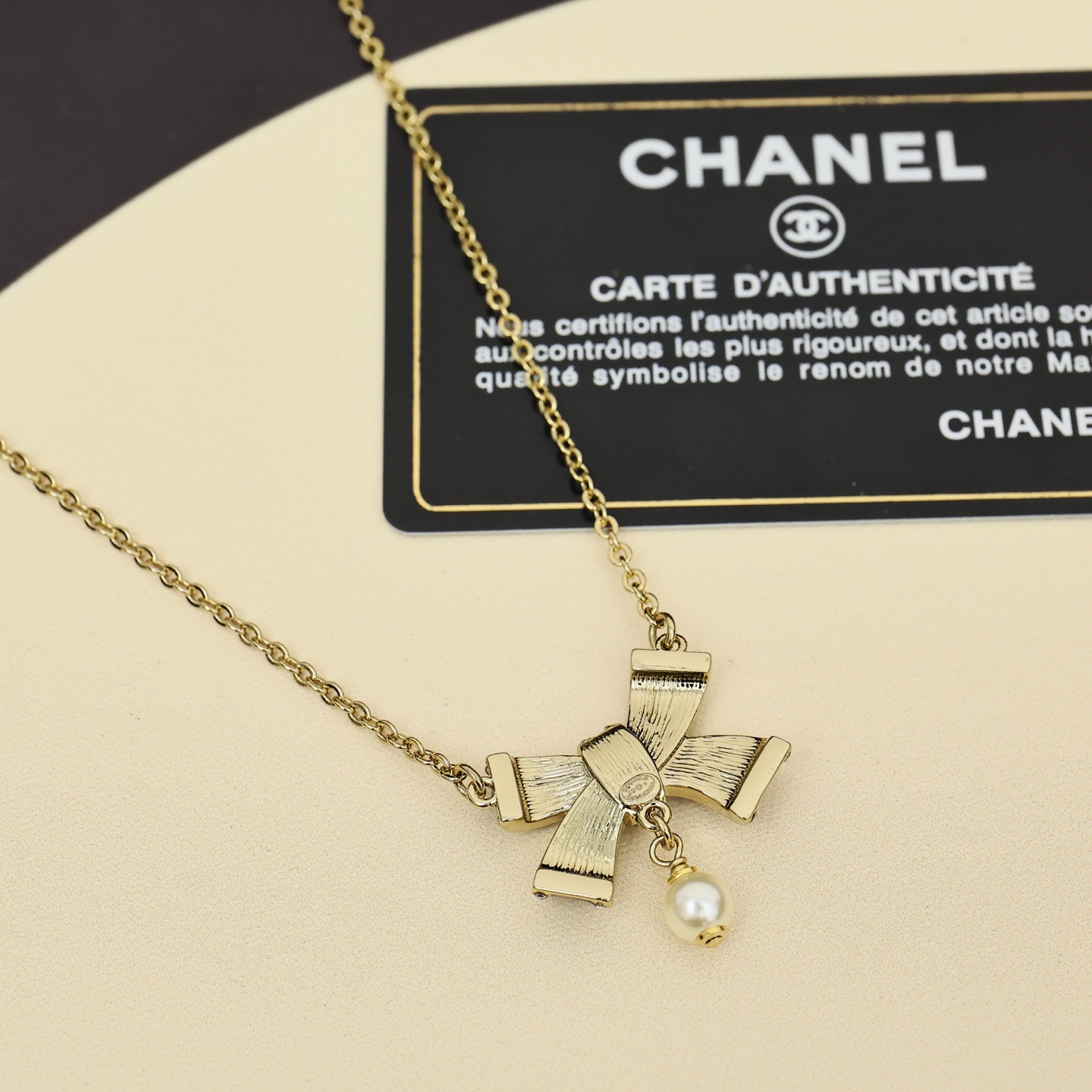 Chanel 25B黑金幻彩珐琅蝴蝶结珍珠项链 2