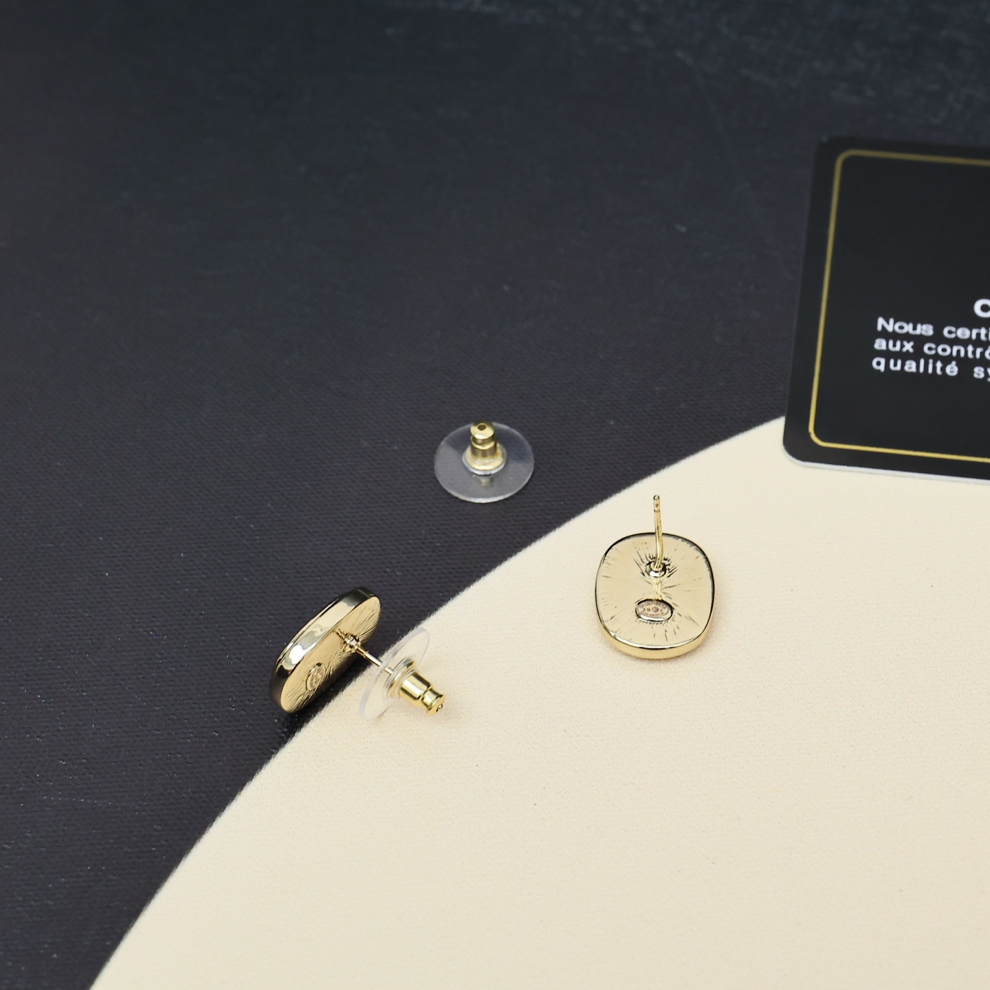 Chanel Chanel 25A黑金椭圆耳钉