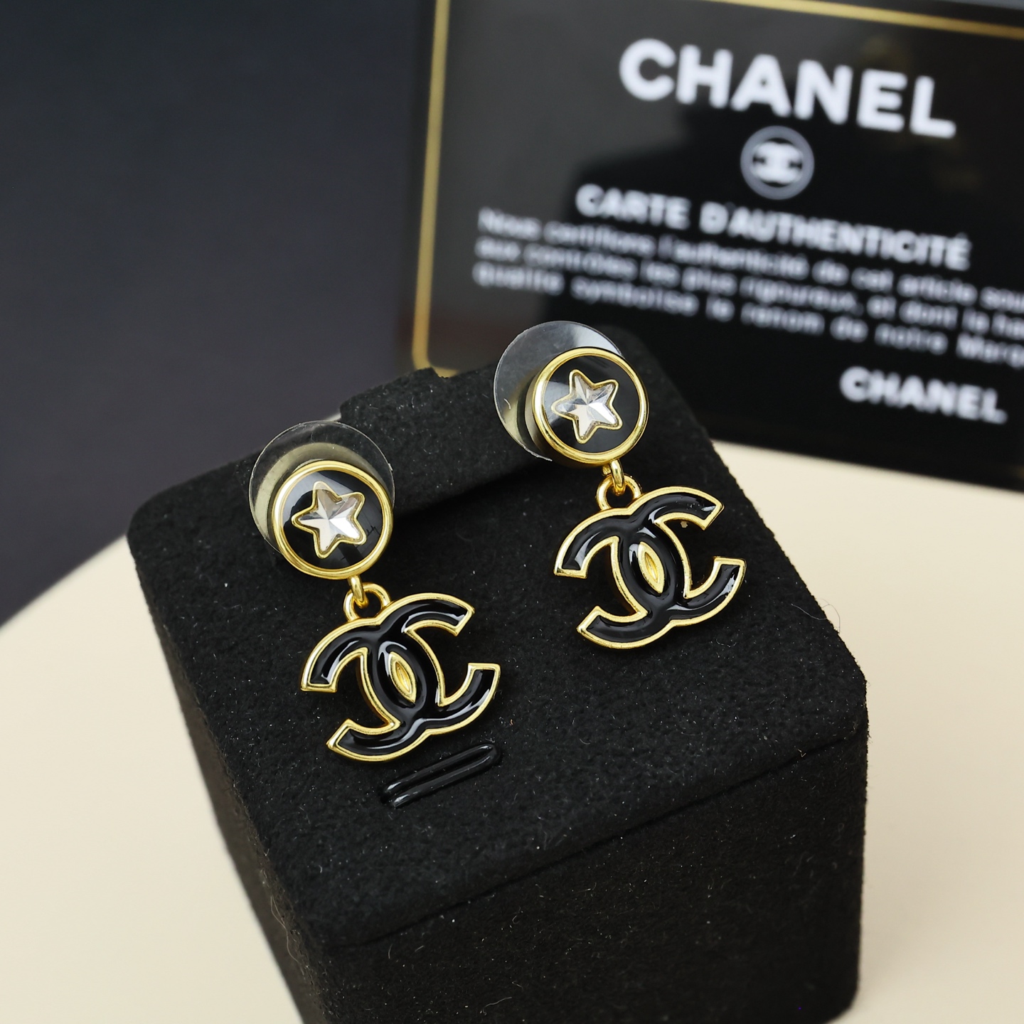 Chanel25系列黑金珐琅双C耳环 7