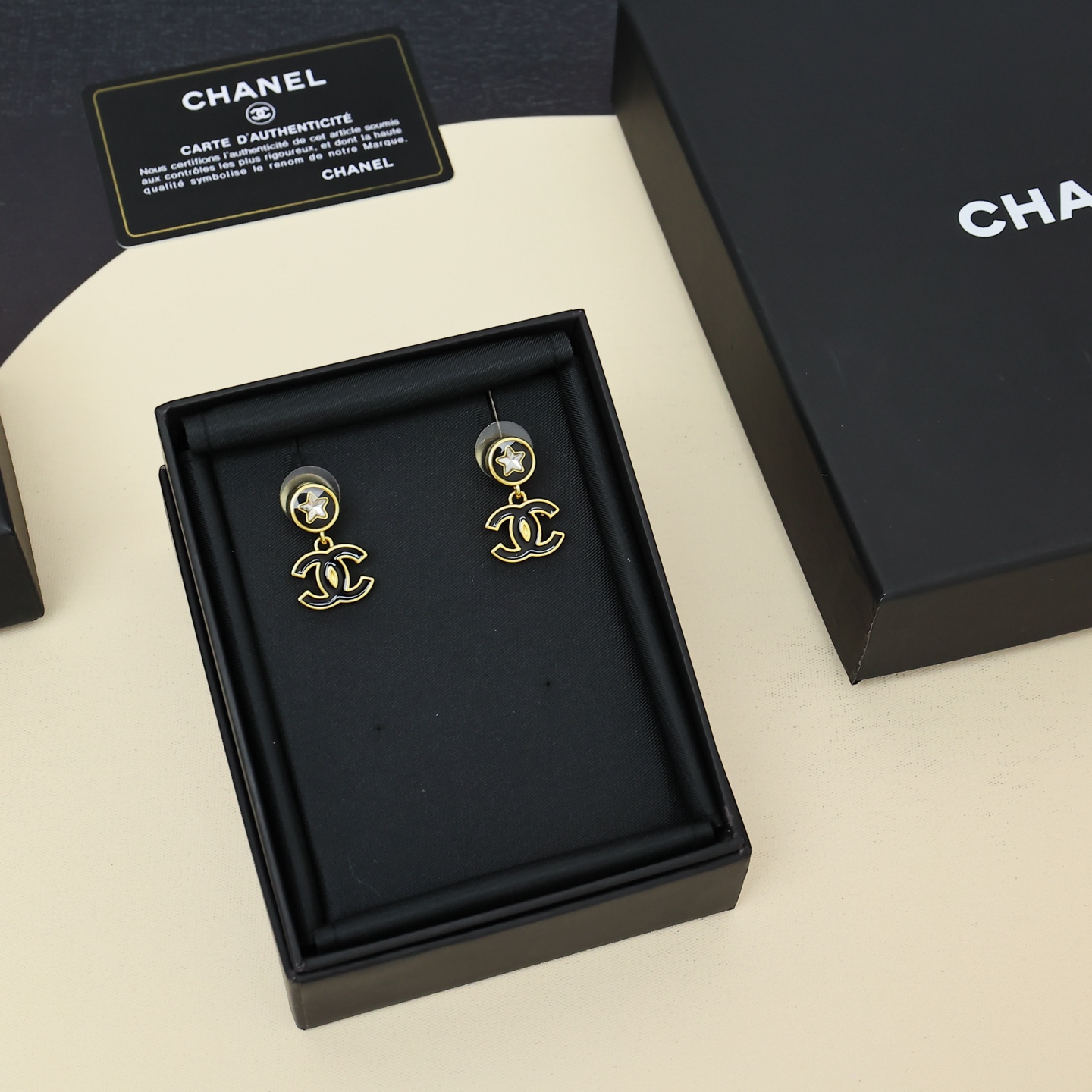 Chanel25系列黑金珐琅双C耳环 3