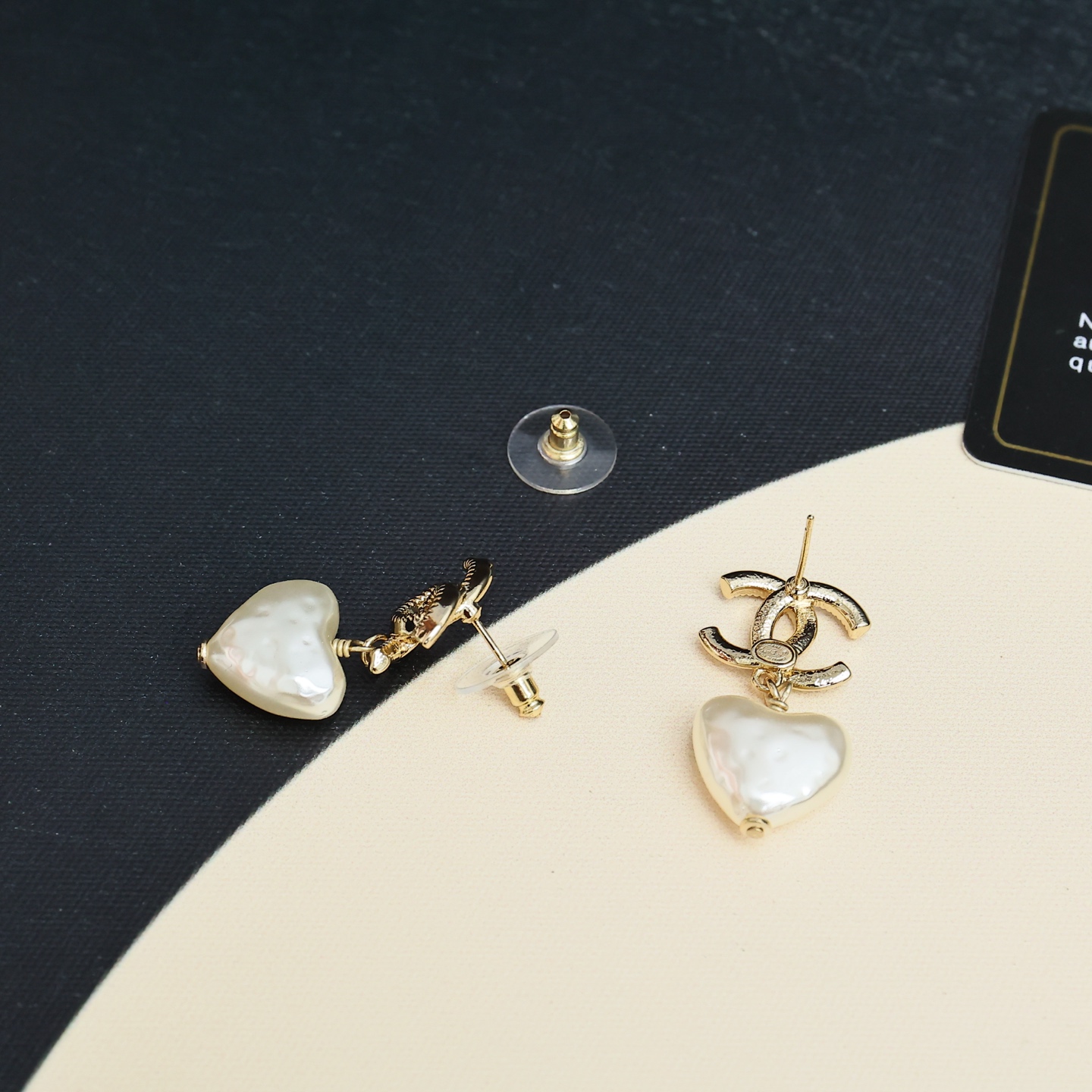 Chanel Chanel 爱心珍珠耳钉